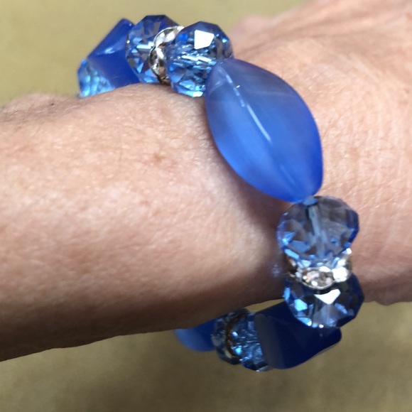 Light Blue Crystal Beads Stretch Bracelet - Picture 4 of 5